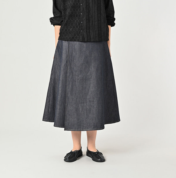 Rye Mugi Denim Crossover Skirt Itchora Female Model