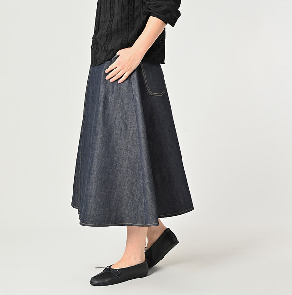 Rye Mugi Denim Crossover Skirt Itchora Female Model