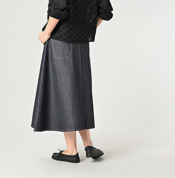 Rye Mugi Denim Crossover Skirt Itchora Female Model