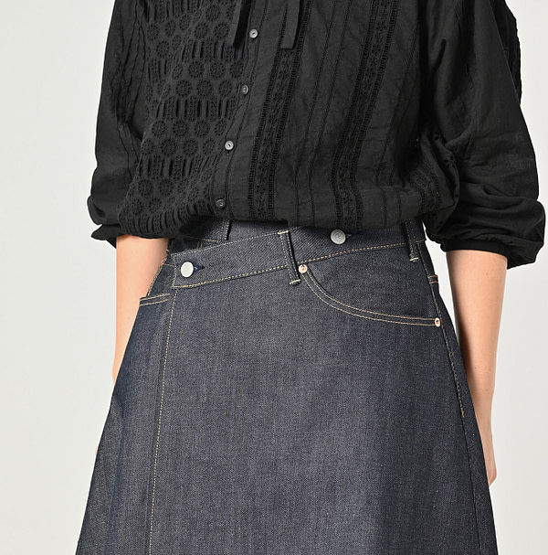 Rye Mugi Denim Crossover Skirt Itchora Detail