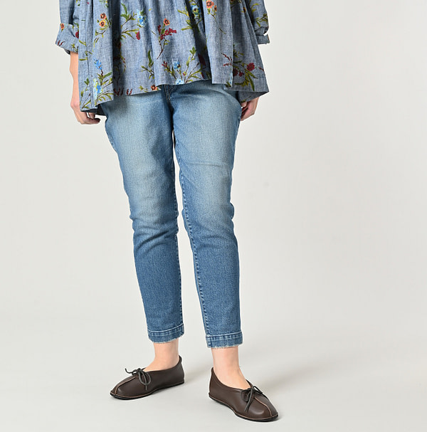 Rye Mugi Denim Stretch New Momohime Tan Female Model