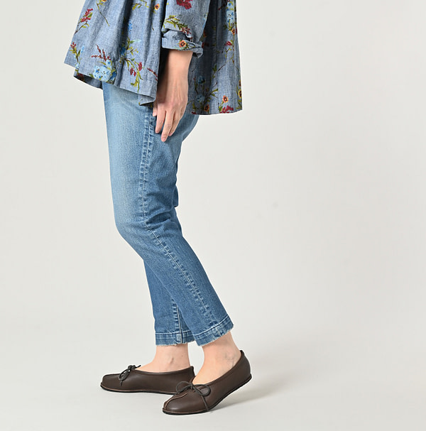 Rye Mugi Denim Stretch New Momohime Tan Female Model