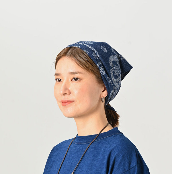 Indigo 18.5 Gauze Paisley Bandana Female Model