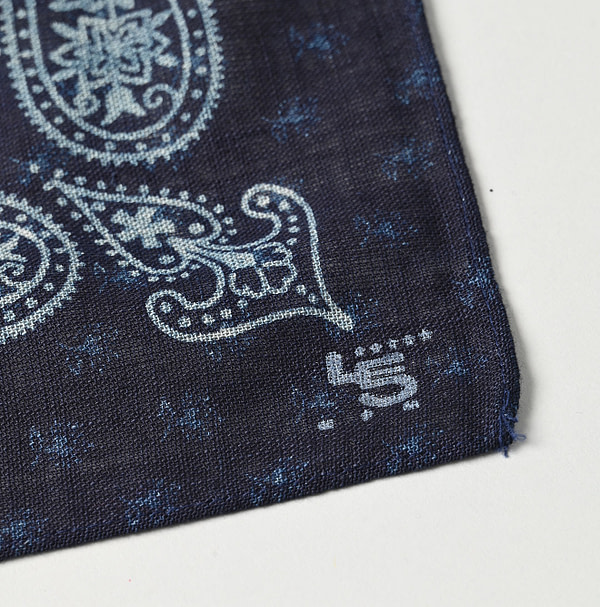 Indigo 18.5 Gauze Paisley Bandana Detail