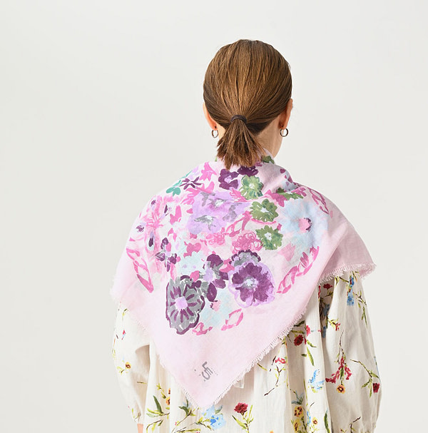 Gauze Flower Wreath Furoshiki Female Model