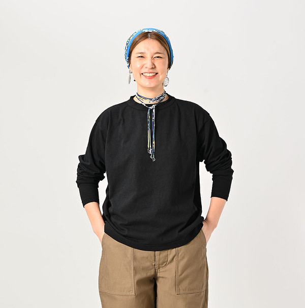 Long Sleeve 908 Ocean T-shirt Female Model