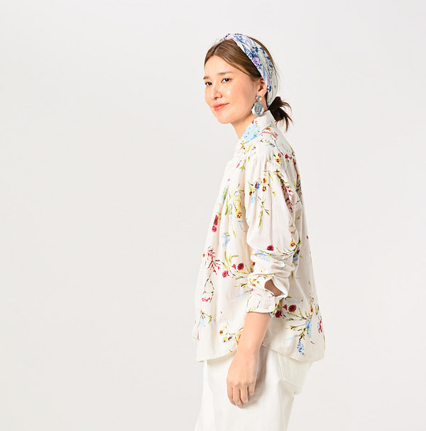 Indian Khadi Next to Spring Print Ocean Tuck Blouse Female Model