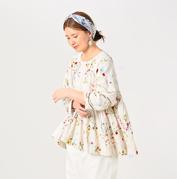 Indian Khadi Next to Spring Print Gathered Blouse Female Model