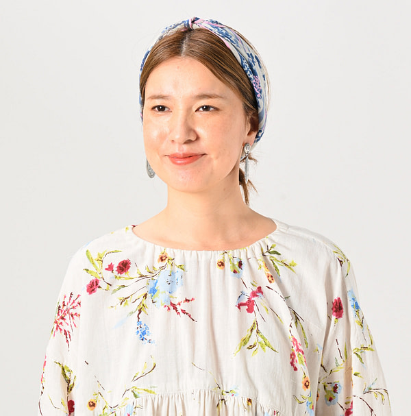 Indian Khadi Next to Spring Print Gathered Blouse Female Model