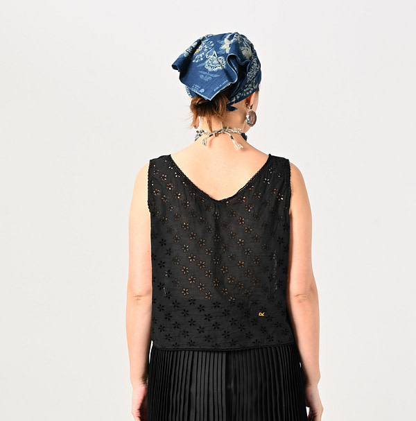 Doama Hira Cutwork Camisole Female Model