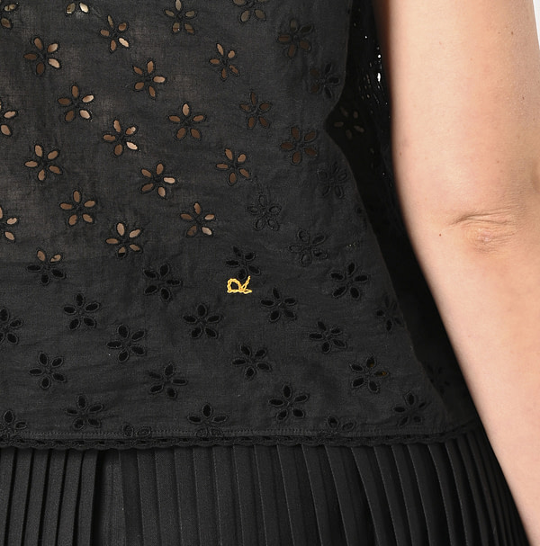Doama Hira Cutwork Camisole Detail