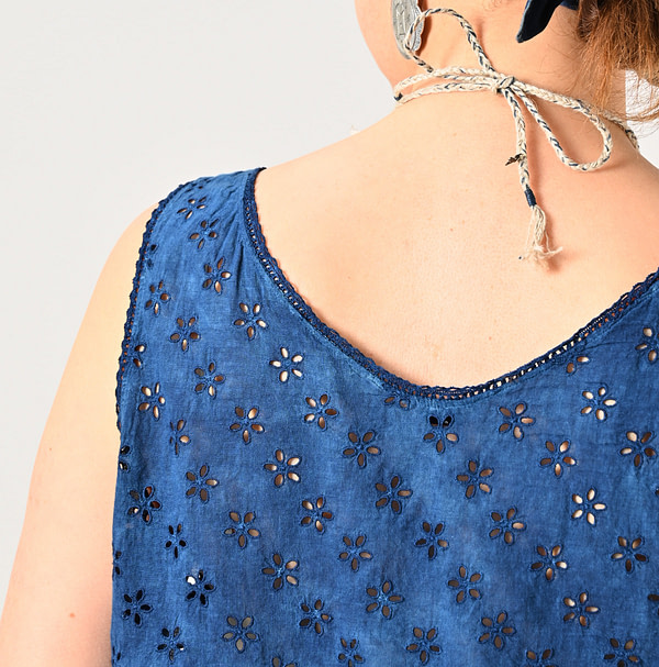 Ai Doama Hira Cutwork Camisole Female Model