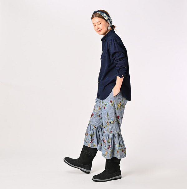 Indian Khadi Dungaree Next to Spring Print Rapper Pants Female Model