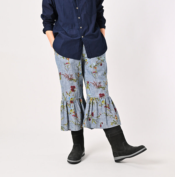 Indian Khadi Dungaree Next to Spring Print Rapper Pants Female Model