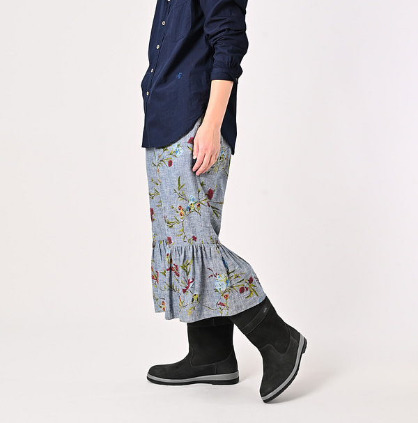 Indian Khadi Dungaree Next to Spring Print Rapper Pants Female Model