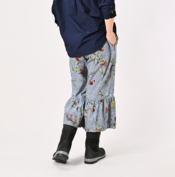 Indian Khadi Dungaree Next to Spring Print Rapper Pants Female Model