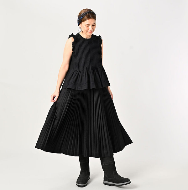 Dobby Stripe Sleeveless Top Female Model