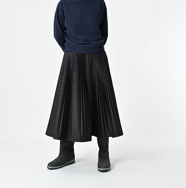 Chestnut Satin Pleats Skirt Female Model