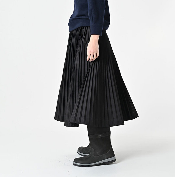 Chestnut Satin Pleats Skirt Female Model