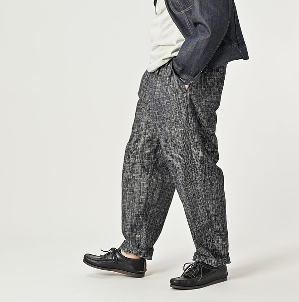 Basket Pattern Jacquard Denim 908 Peg Top Pants Male Model