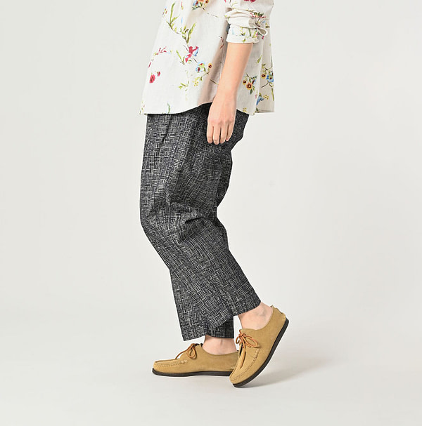 Basket Pattern Jacquard Denim 908 Peg Top Pants Female Model