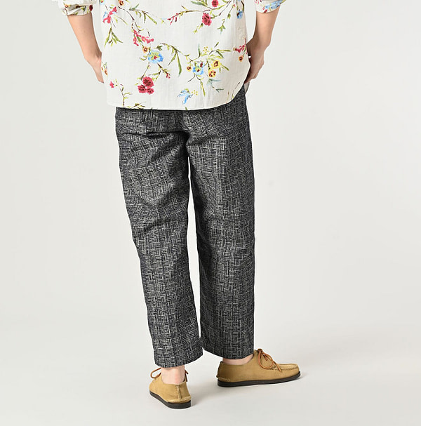 Basket Pattern Jacquard Denim 908 Peg Top Pants Female Model