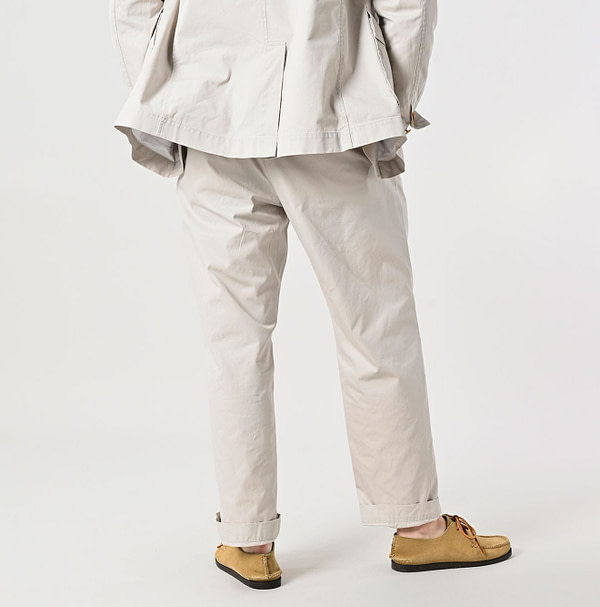 Thin Gabardine Easy Slacks MEN Male Model