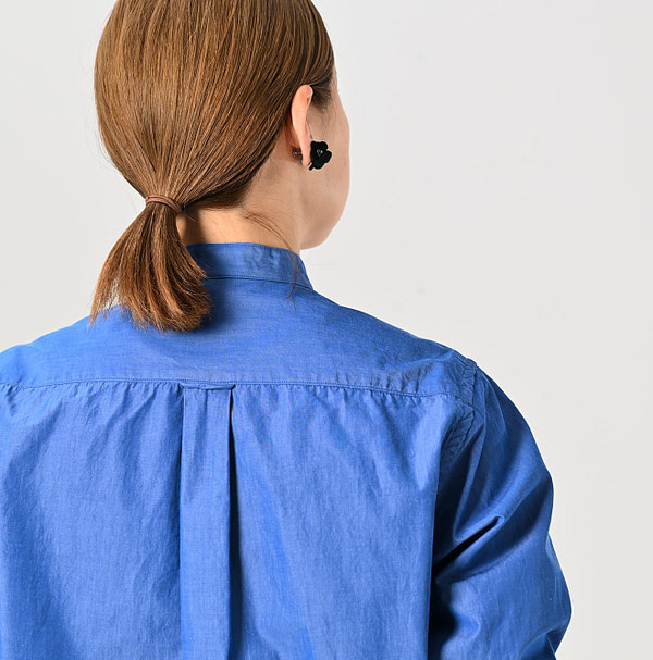 Miko 908 Loafer Pintuck Stand Collar Shirt Detail