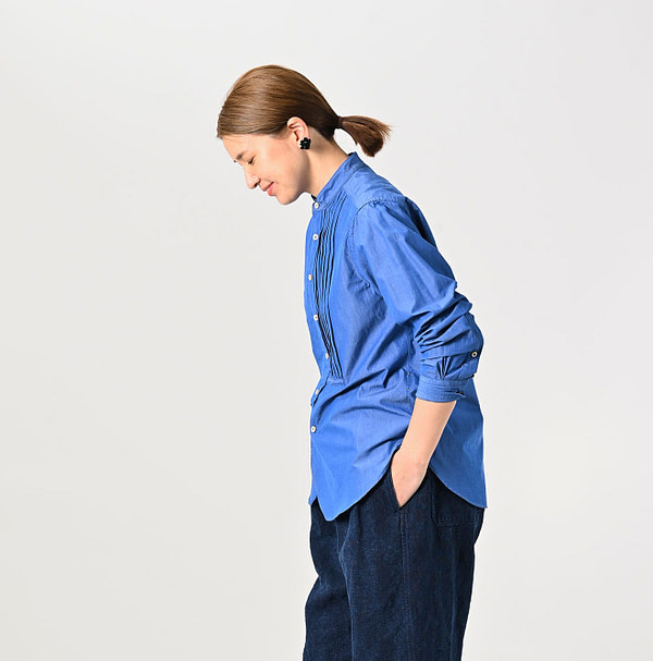 Miko 908 Loafer Pintuck Stand Collar Shirt Female Model