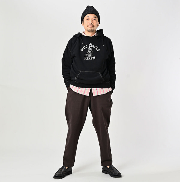 Dekoten 908 Sweat Pants Male Model