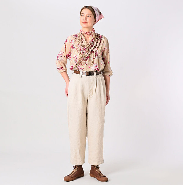 Gauze Rose Print Cache-Coeur Female Model