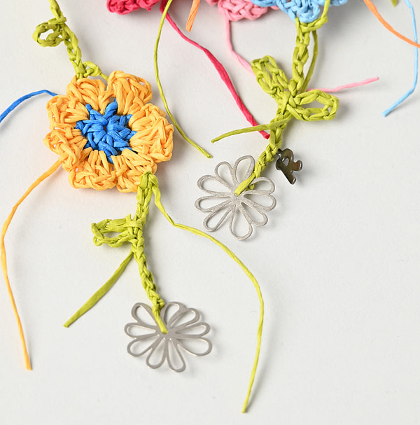 Crochet Flower Necklace Detail