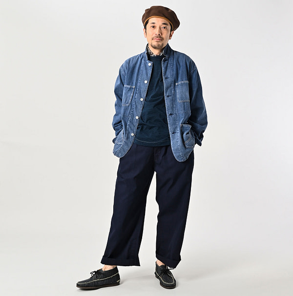 Indigo Thin Gabardine Charlotte Baggy Male Model