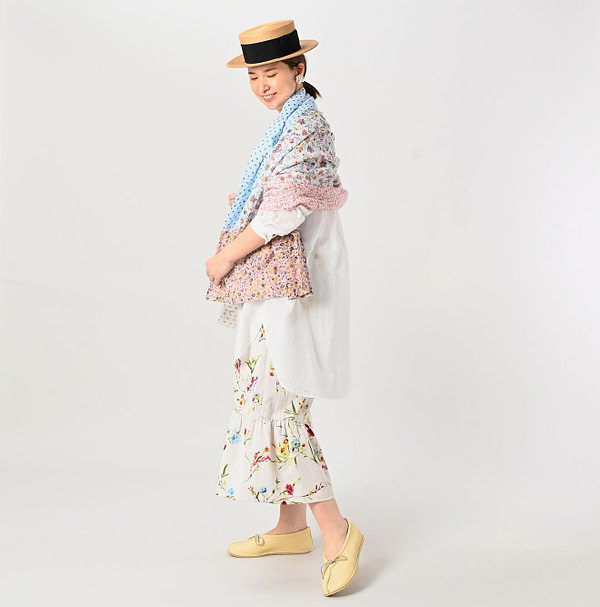 Print Mix Gauze Patchwork Stole with Female Model