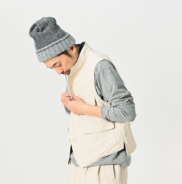 Linen Duck 908 Hunting Vest Male Model
