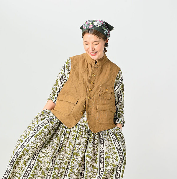 Linen Duck 908 Hunting Vest Female Model