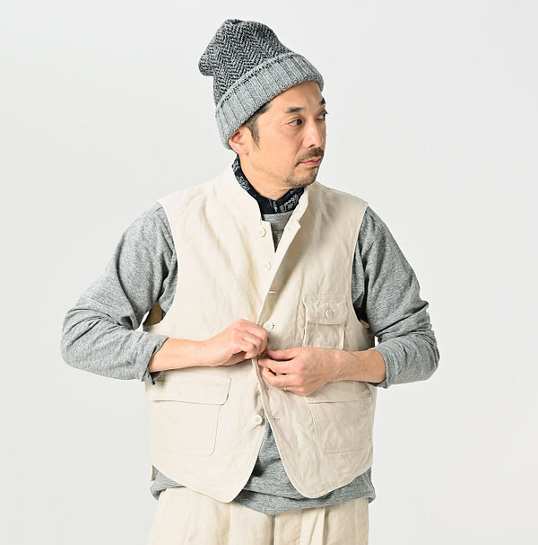 Linen Duck 908 Hunting Vest Male Model