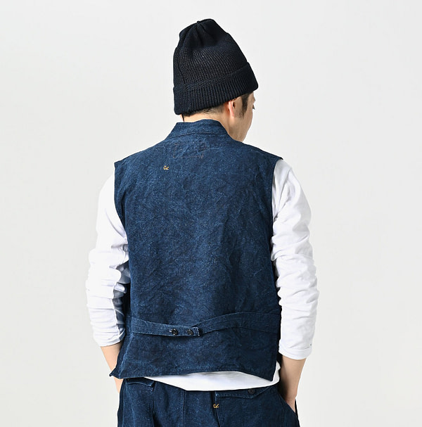 Indigo Linen Duck 908 Hunting Vest Male Model