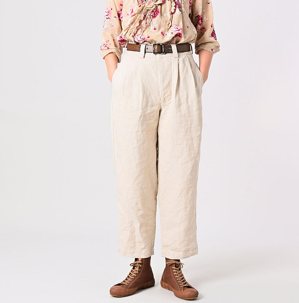 Linen Duck 908 Peg Top Pants Female Model
