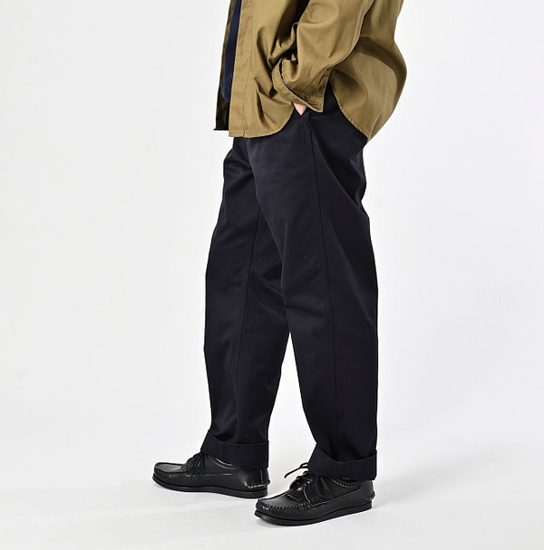 Chino Crosby Slacks MEN Male Model
