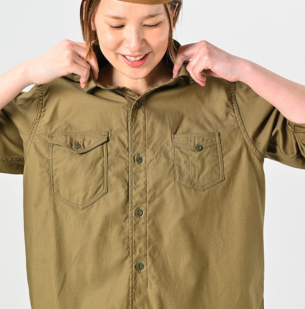 Thin Back Satin 908 Gacha-Pocket Shirt Detail