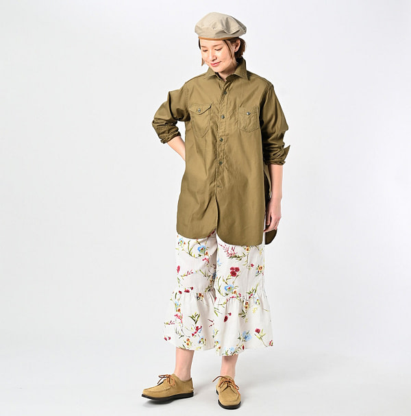 Thin Back Satin 908 Gacha-Pocket Shirt Female Model