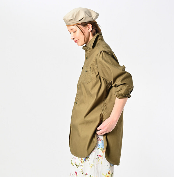 Thin Back Satin 908 Gacha-Pocket Shirt Female Model