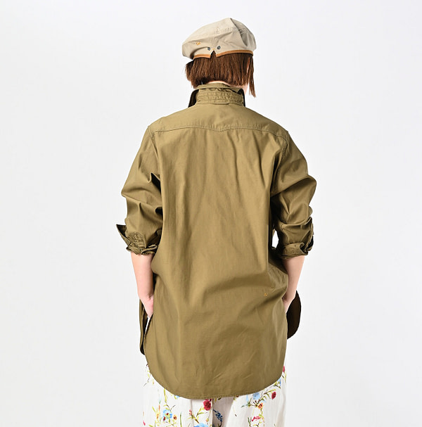 Thin Back Satin 908 Gacha-Pocket Shirt Female Model