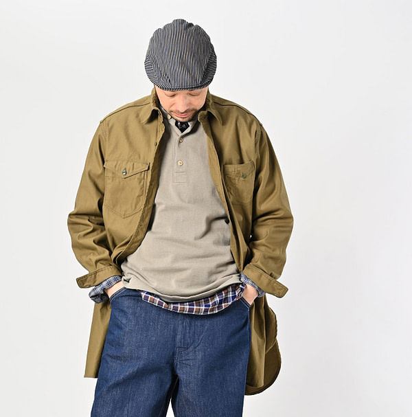 Thin Back Satin 908 Gacha-Pocket Shirt Male Model