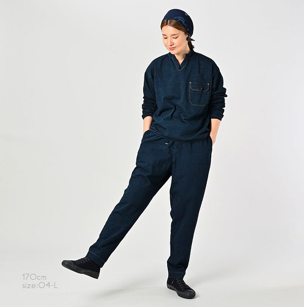 Indigo Dekoboko Tenjiku 908 Sweat Pants Female Model