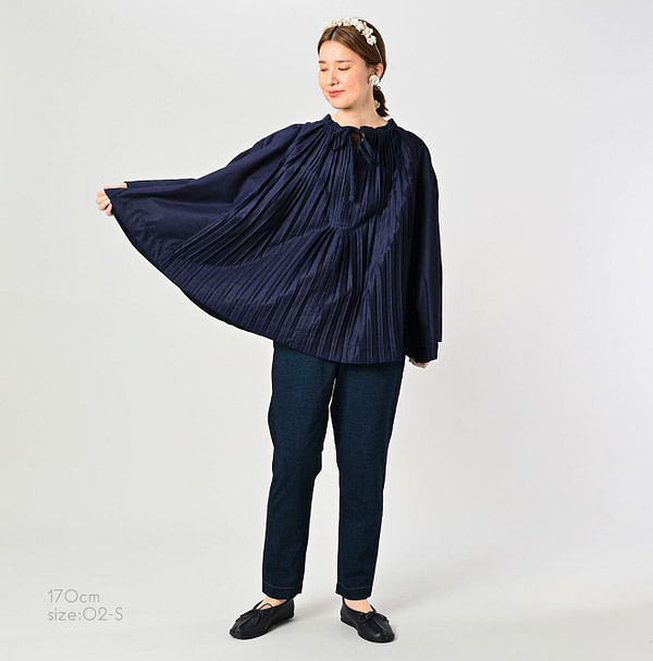 Indigo Dekoboko Tenjiku 908 Sweat Pants Female Model
