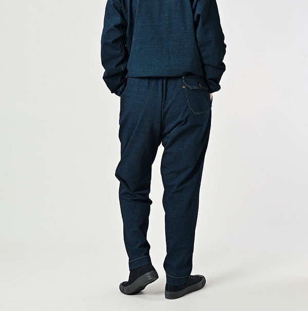 Indigo Dekoboko Tenjiku 908 Sweat Pants Female Model