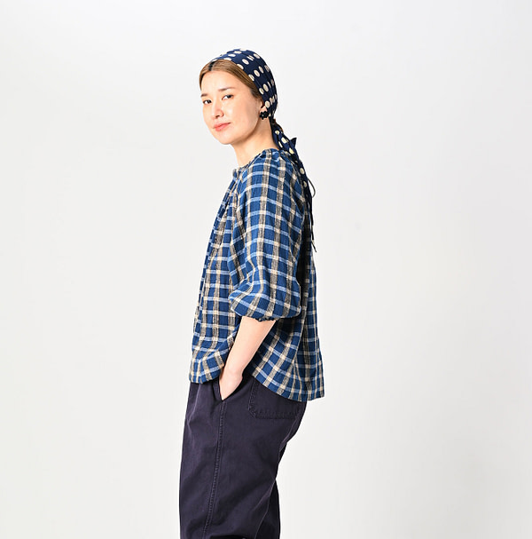 Indian Silk Tanba Cloth Tuck Blouse Female Model