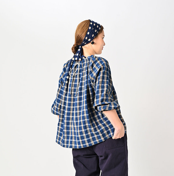 Indian Silk Tanba Cloth Tuck Blouse Female Model